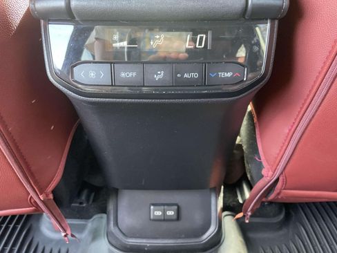 Used 2022 Toyota Highlander XSE FWD image 13