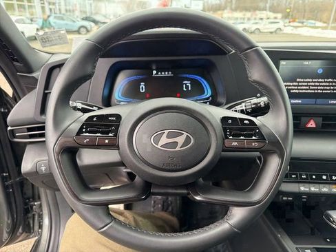 Used 2025 Hyundai Elantra Sport image 18
