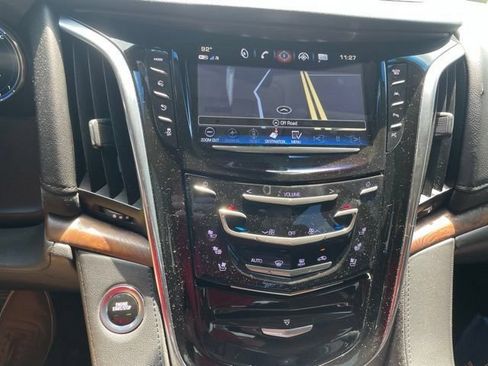 Used 2019 Cadillac Escalade Luxury AWD/4WD image 12