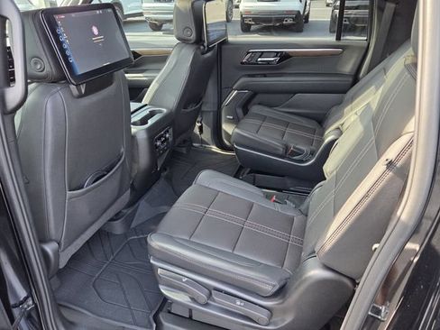 Certified 2025 Chevrolet Suburban High Country AWD/4WD image 11