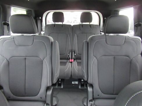 Used 2025 Jeep Grand Cherokee L Laredo w/ Luxury Tech Group I image 28