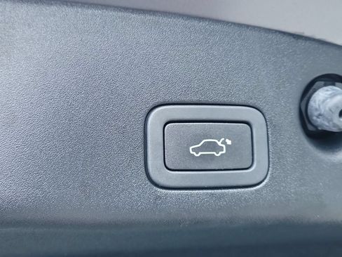Used 2017 Jaguar XJ L Portfolio RWD image 12