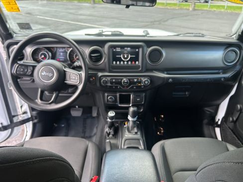 Used 2022 Jeep Wrangler Sport AWD/4WD image 21