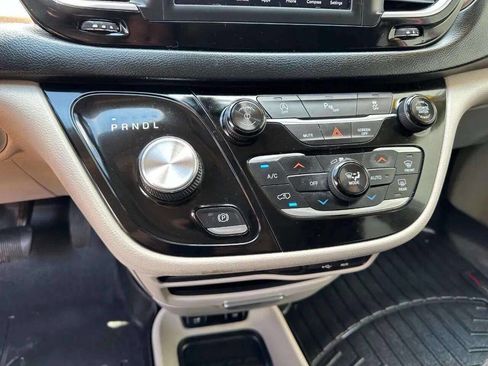 Used 2018 Chrysler Pacifica Touring Plus w/ Tire & Wheel Group image 55