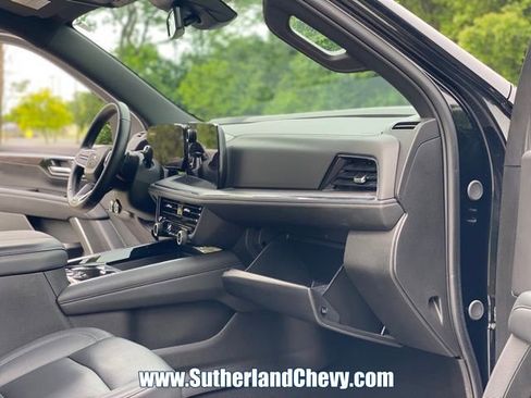 Used 2025 Chevrolet Suburban Z71 AWD/4WD image 18