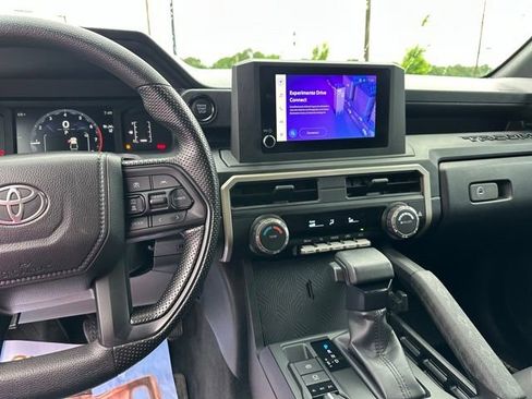 Used 2025 Toyota Tacoma SR AWD/4WD image 14