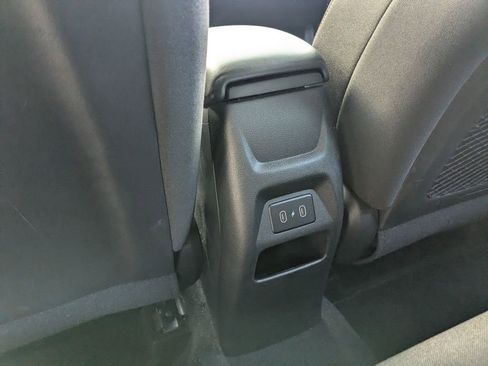 Used 2025 Hyundai Venue SEL FWD image 24