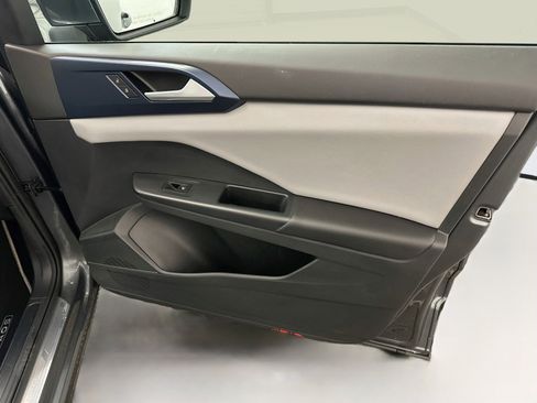 Used 2023 Volkswagen Taos SE w/ Panoramic Sunroof Package AWD/4WD image 33
