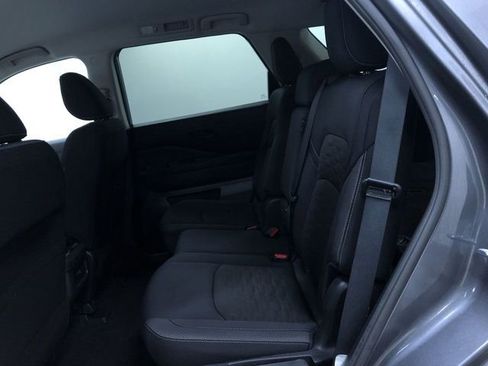 Used 2025 Nissan Pathfinder SV image 21