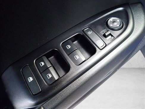 Used 2024 Hyundai Venue Limited FWD image 13