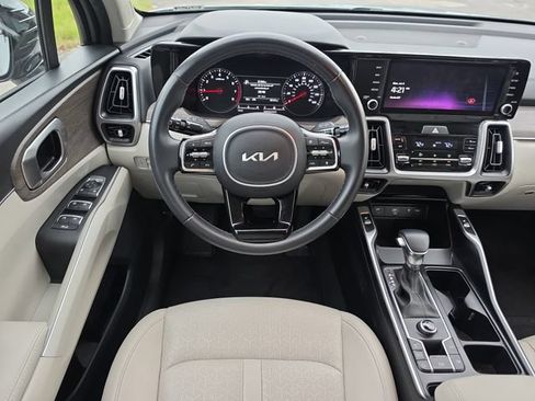 Certified 2023 Kia Sorento EX FWD image 9