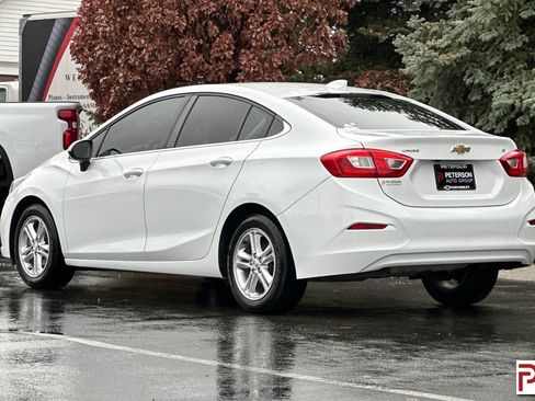 Used 2017 Chevrolet Cruze LT image 6