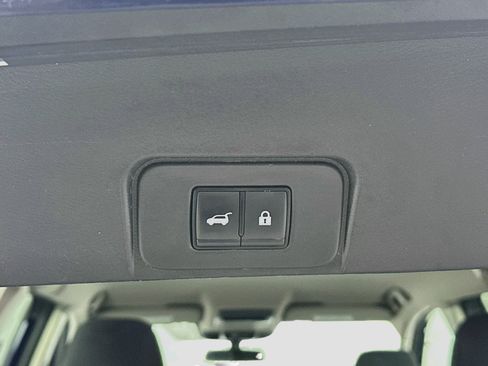Used 2025 Nissan Rogue SV FWD image 29