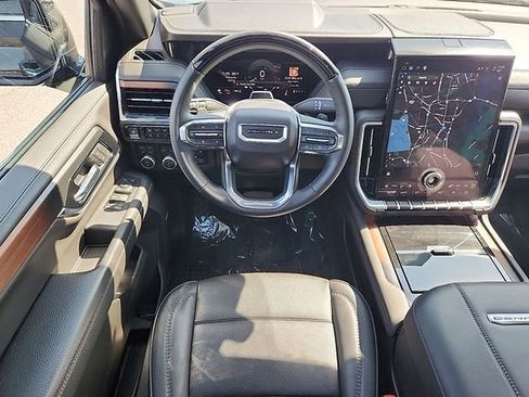 Certified 2025 GMC Yukon XL Denali w/ Denali Reserve Package AWD/4WD image 11