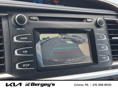 Used 2019 Toyota Highlander LE AWD/4WD image 19