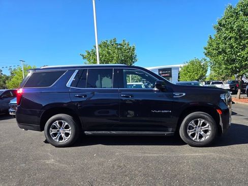 Used 2022 GMC Yukon SLE w/ Gmc Pro Safety Plus Package RWD image 3