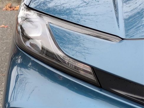 Used 2025 Toyota Camry SE image 13