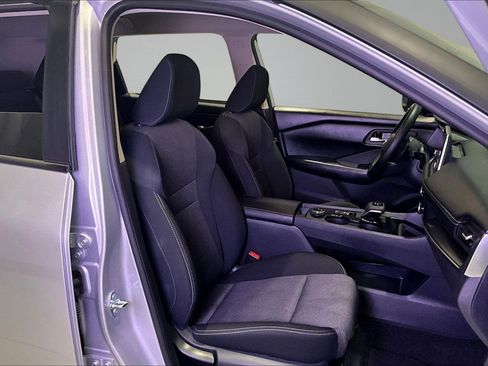 Used 2025 Nissan Rogue SV AWD/4WD image 29