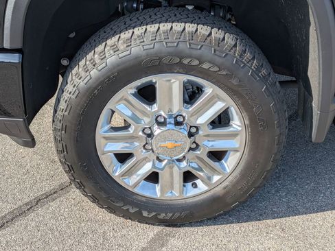 Used 2025 Chevrolet Silverado 2500 High Country w/ High Country Premium Package image 11