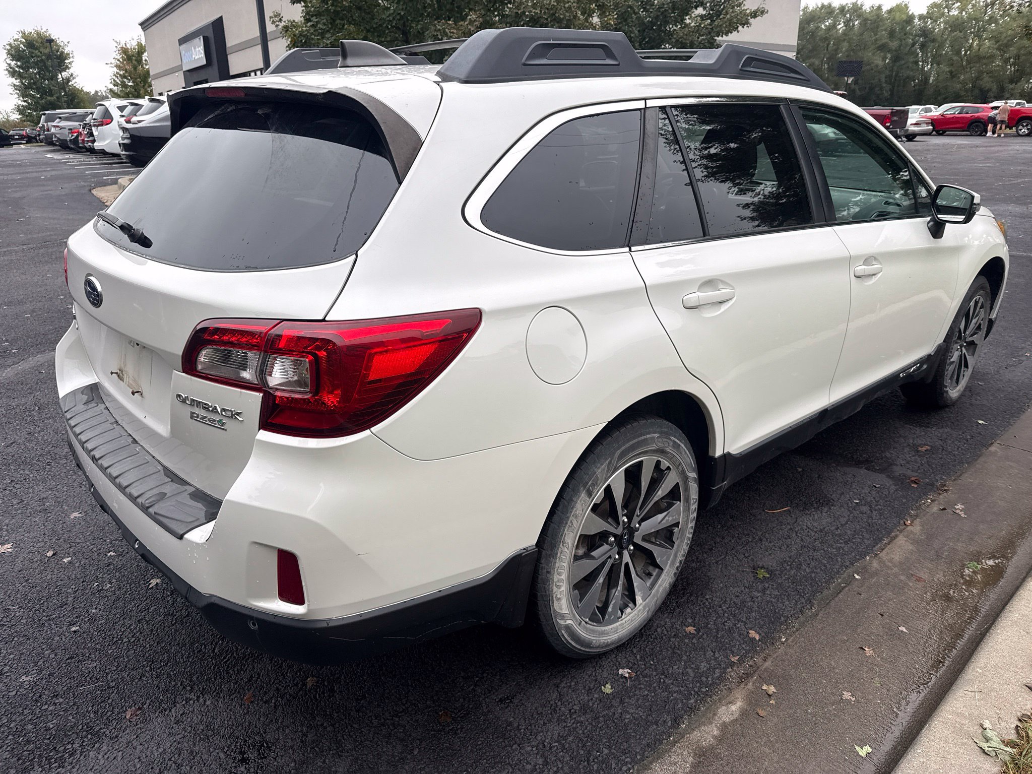 Used 2017 Subaru Outback 2.5i Limited AWD/4WD image 5
