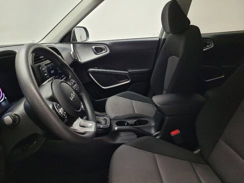 Used 2023 Kia Soul LX w/ LX Technology Package FWD image 17