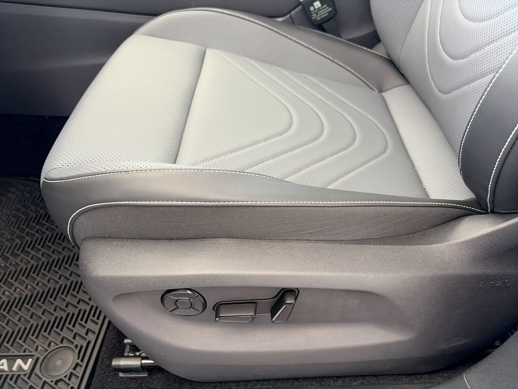 Certified 2025 Volkswagen Tiguan SE AWD/4WD image 13