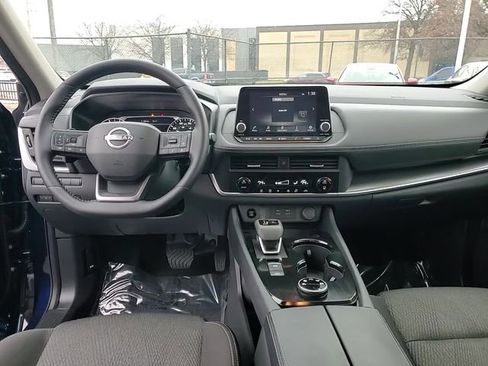Used 2025 Nissan Rogue SV image 12