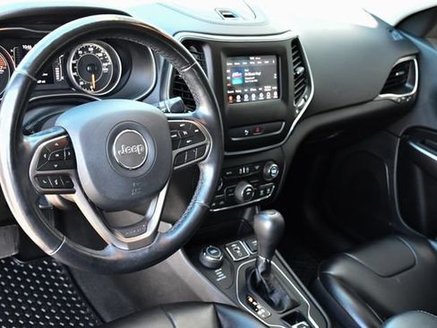 Used 2020 Jeep Cherokee Latitude Plus w/ Cold Weather Group AWD/4WD image 15