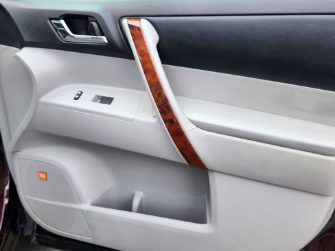 Used 2012 Toyota Highlander Limited w/ Tow Pkg image 14