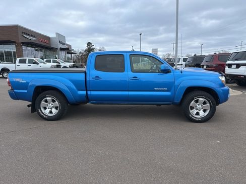Used 2011 Toyota Tacoma 4x4 Double Cab w/ TRD Sport Pkg w/JBL Audio image 2