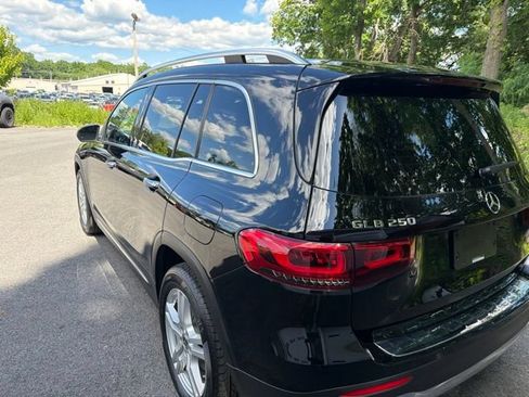 Used 2022 Mercedes-Benz GLB 250 4MATIC image 3