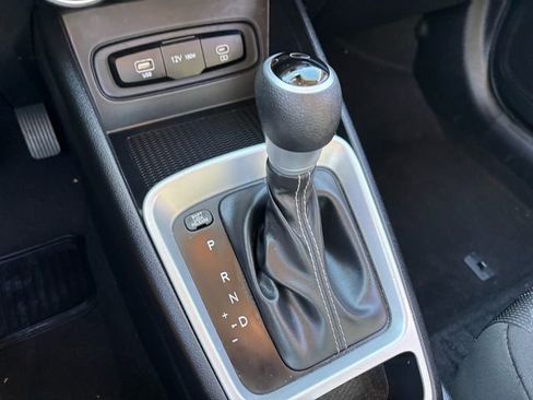 Used 2023 Hyundai Venue SE image 23