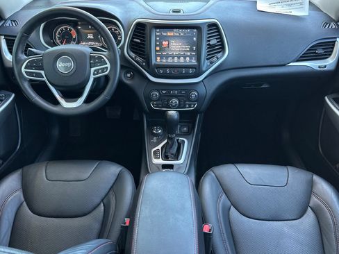 Used 2017 Jeep Cherokee Trailhawk AWD/4WD image 13