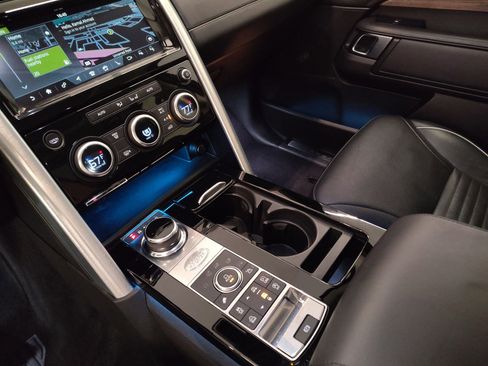 Used 2018 Land Rover Discovery HSE Luxury image 25