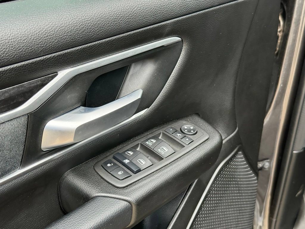 Used 2022 RAM 1500 Big Horn AWD/4WD image 12