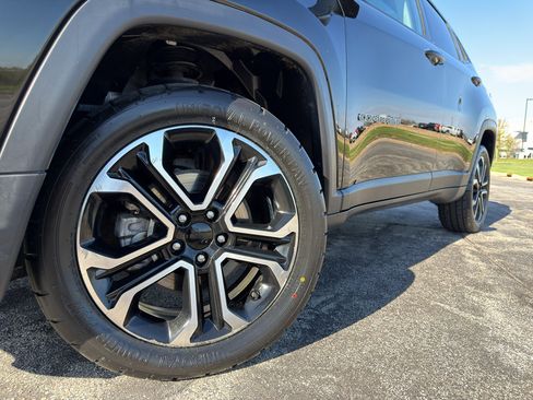 Used 2022 Jeep Compass Limited w/ Sun and Sound Group AWD/4WD image 9