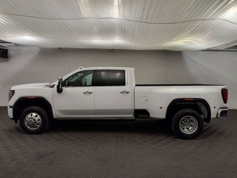 Used 2024 GMC Sierra 3500 Denali w/ Denali Reserve Package AWD/4WD image 2