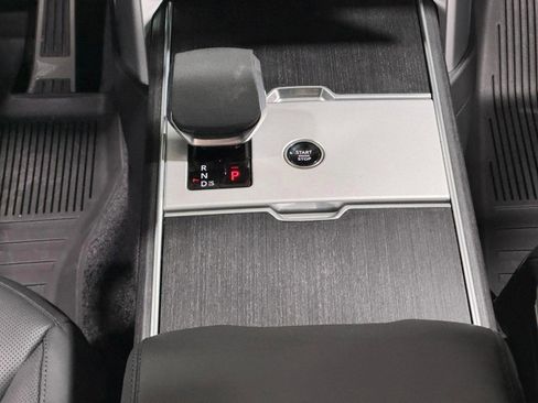 New 2026 Land Rover Range Rover Long Wheelbase SE image 16