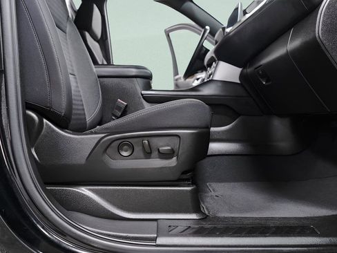 Used 2023 GMC Yukon XL SLE image 35