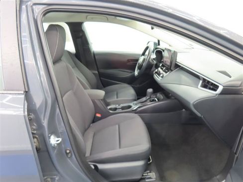 Used 2025 Toyota Corolla LE FWD image 30