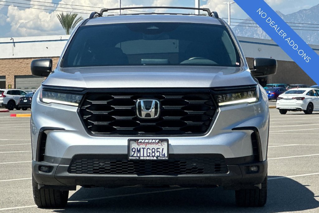 Used 2025 Honda Pilot Sport image 9