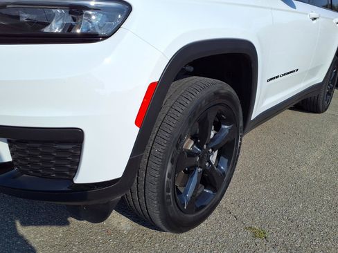 Used 2025 Jeep Grand Cherokee L Laredo AWD/4WD image 18