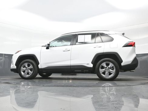 Used 2022 Toyota RAV4 XLE AWD/4WD image 29