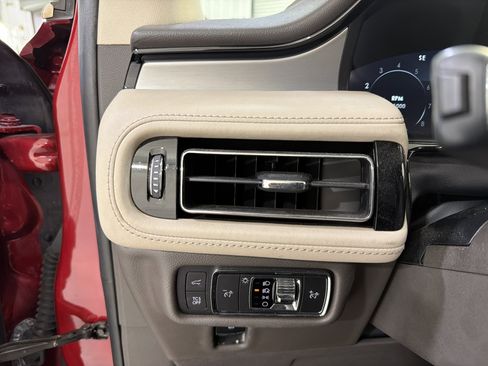 Used 2021 Lincoln Nautilus FWD w/ Equipment Group 101A image 20