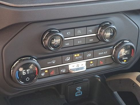 Certified 2025 Ford Bronco Badlands AWD/4WD image 16