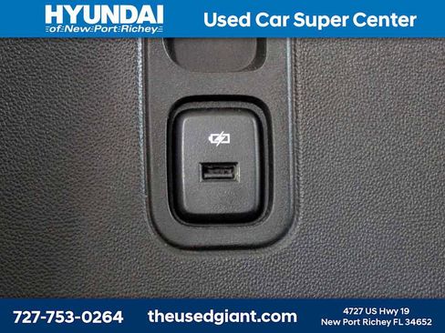 Used 2018 Chevrolet Traverse Premier w/ Driver Confidence II Package FWD image 16