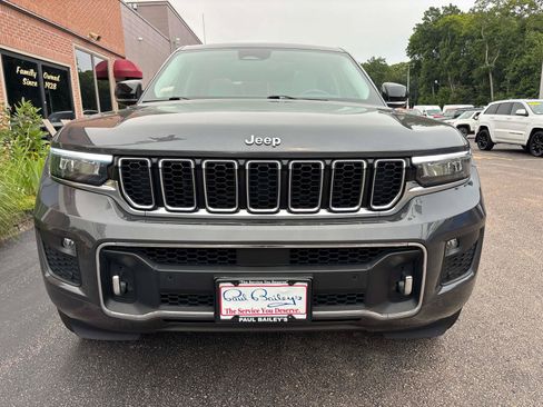 Used 2022 Jeep Grand Cherokee Overland AWD/4WD image 2