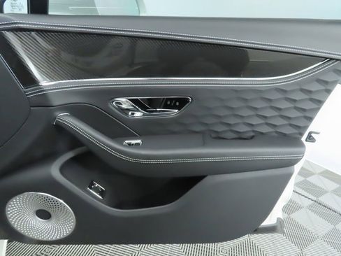 Used 2025 Bentley Flying Spur Plug-In Hybrid image 26