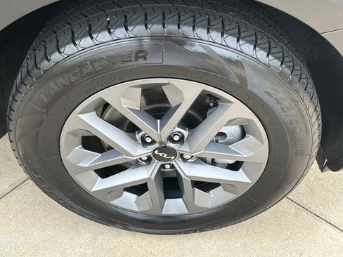 Certified 2023 Kia Telluride LX FWD image 18