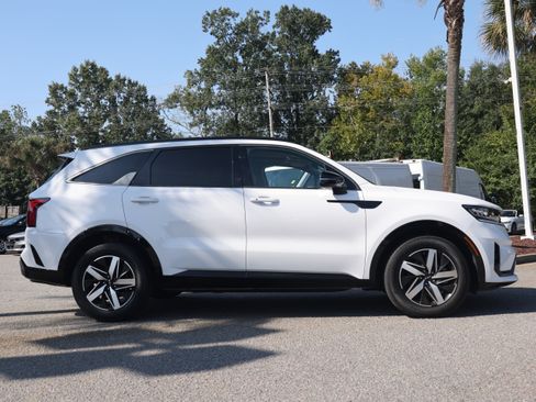 Used 2022 Kia Sorento S w/ Panoramic Sunroof Package FWD image 6